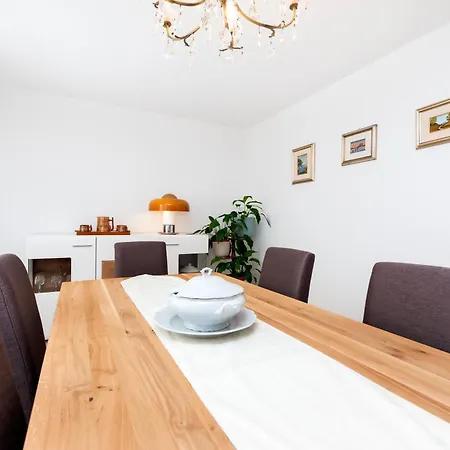 Casa Ana アパート ロヴィニ