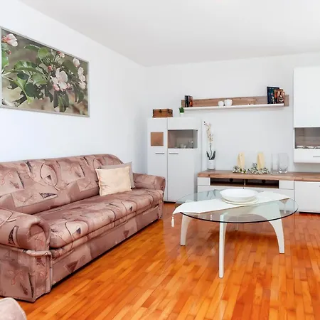 Casa Ana ロヴィニ